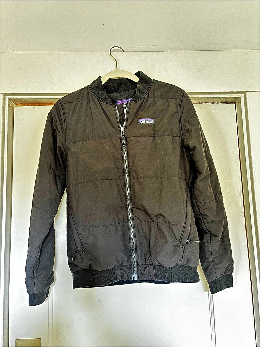 Patagonia Women's Small Quilted Bomber Jackeg Black Size Small